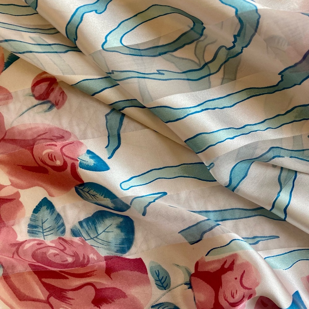FLORAL spring silk scarf. - Picture 5 of 11